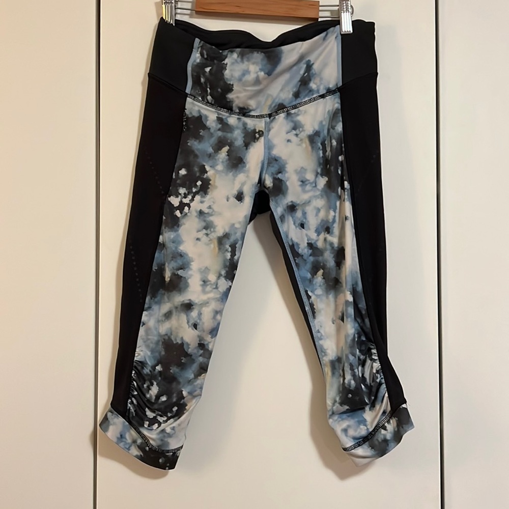 Lululemon Women activ leggings size 6 like new